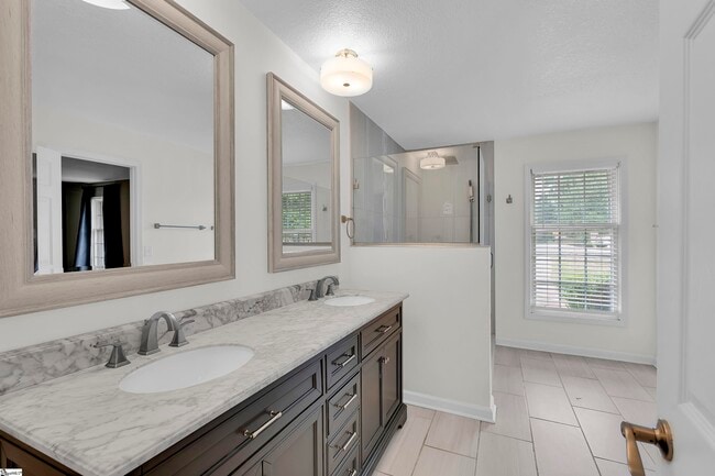 Building Photo - 203 Roper Mountain Rd Ext