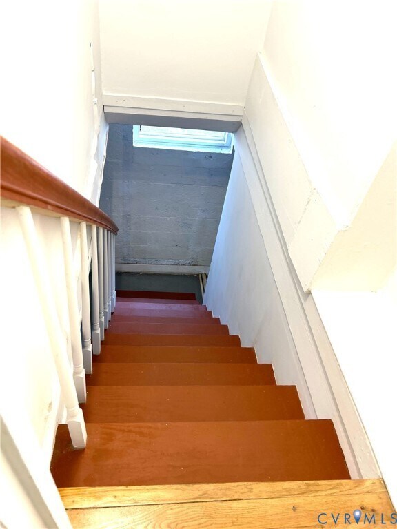 Building Photo - 1042 Peck Rd