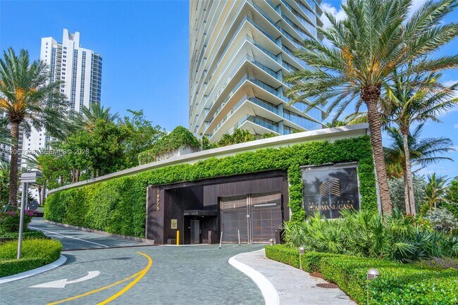 Building Photo - 18975 Collins Ave