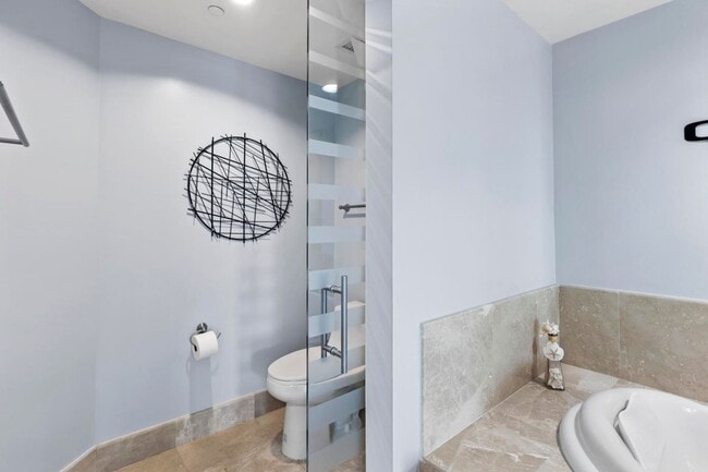 Building Photo - 2/2 in Marina Grande