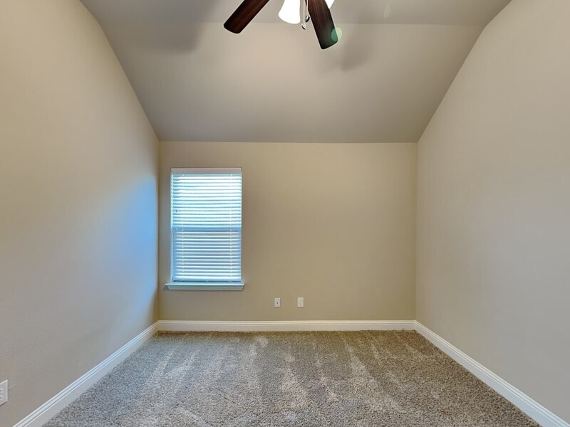 Building Photo - 633 Comal Dr