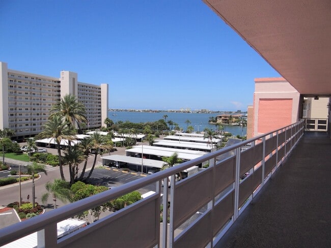 Building Photo - 6025 Shore Blvd S