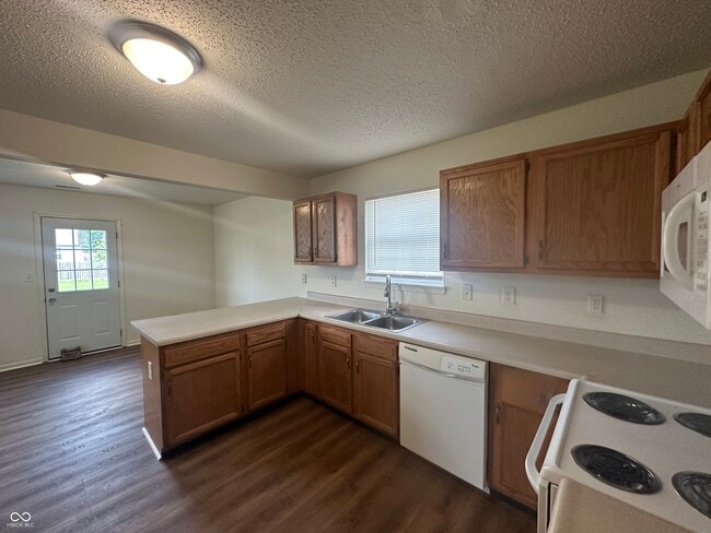 Building Photo - 8125 Maple Stream Ln