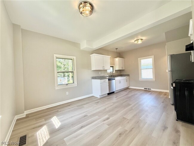 Building Photo - 41 Dewhurst Ave