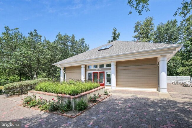 Building Photo - 5834 Waterdale Ct