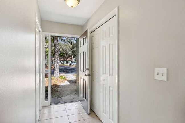 Building Photo - Mariners Walk - Easy walk to the beach