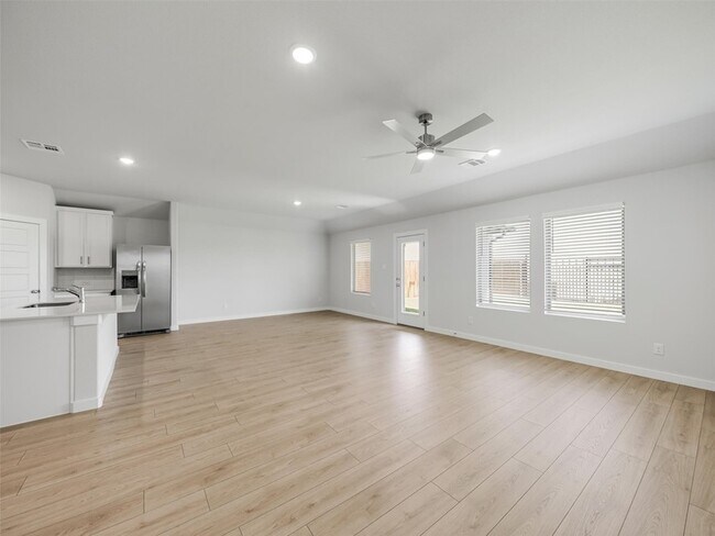 Building Photo - 1136 Del Rio Dr