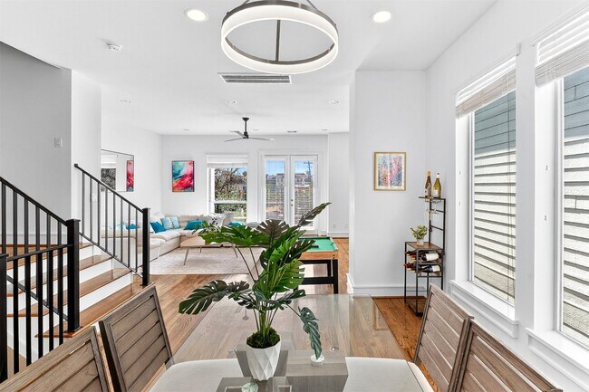 Primary Photo - 5227 Nett St