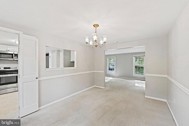 Building Photo - 5847 New England Woods Dr