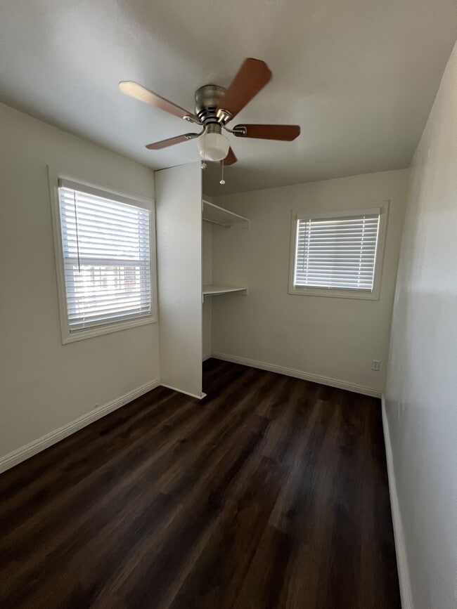 Building Photo - 554 S Willow Ave