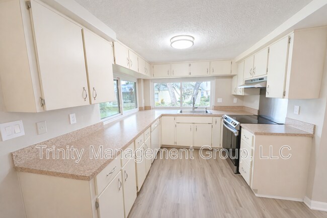 Building Photo - 8605 Wagon Wheel Ln