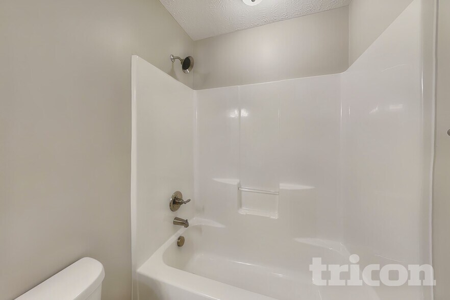 Building Photo - 549 Medallion Cir
