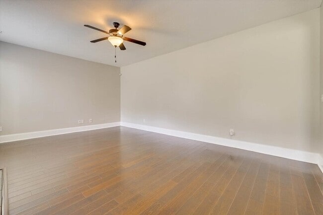 Building Photo - 127 Radcliff Dr