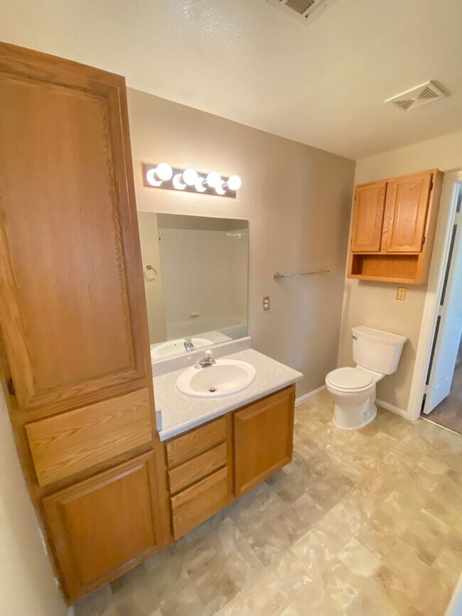 Building Photo - Charming 2 Bed/2Bath Condo nestled in this beautiful Green Valley Community! — Enjoy Rent-Free Ho...