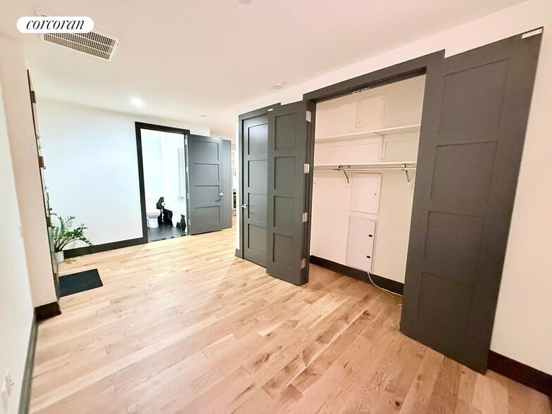 Building Photo - 10 Montieth St