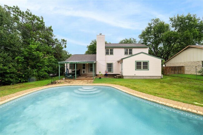 Building Photo - 1702 Oakridge Dr