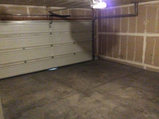 Building Photo - 2430 NW Granite Ct