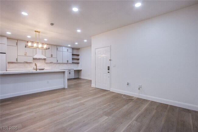 Building Photo - 7255 W Sunset Rd