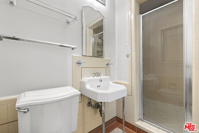 Building Photo - 1326 Londonderry View Dr