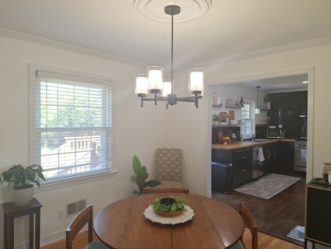 Building Photo - Magnificent Four Bedroom Home - Minutes Away from Numerous Attractions!
