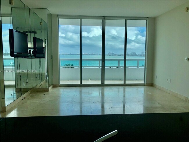 Building Photo - 1800 N Bayshore Dr