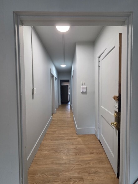 Building Photo - 6657 S Minerva Ave