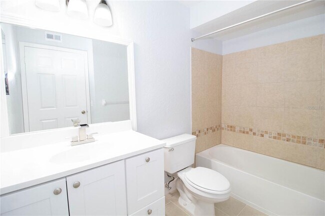 Building Photo - 14036 Fairway Island Dr