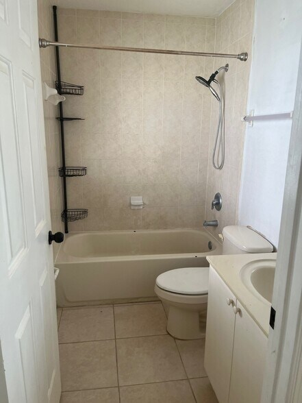 Building Photo - 2819 SE 15th Rd