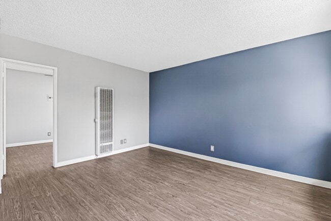 Interior Photo - 539 E 11th Street