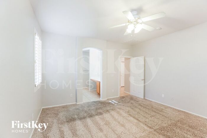Building Photo - 15913 W Ventura St