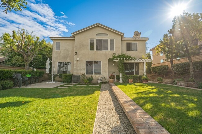 Building Photo - Stunning 4-Bedroom Home with Downstairs Bed/Bath, Views, and Remodeled Kitchen!