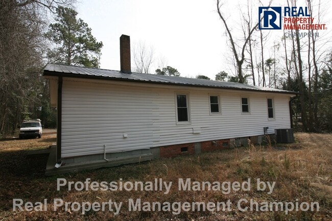 Building Photo - Recently Updated 3 BD/2 BA Home w/Open Floorplan and Attached Carport