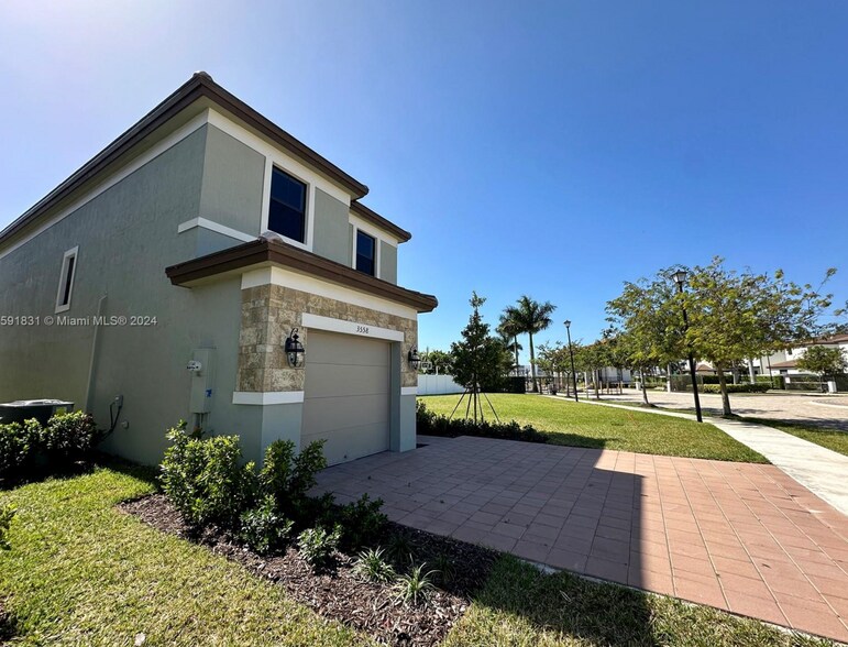 Building Photo - 3558 W 108th St