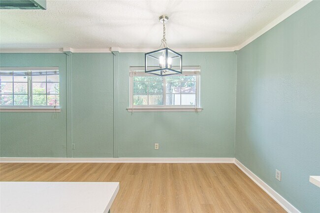 Building Photo - 12906 Southspring Dr
