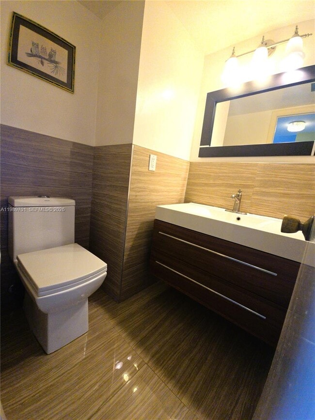 Building Photo - 2851 NE 183rd St