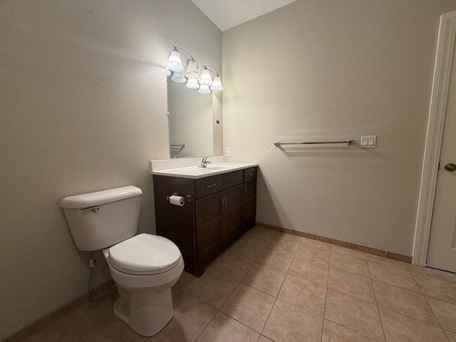 Building Photo - Danvers Updated 3 Bed 2 Bath | Top Floor Condo | Avail Now