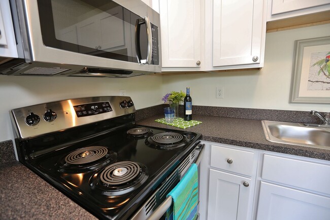 Building Photo - COMPLETELY UPDATED & READY 05-08-26!! 2-Bedroom 2nd Floor Duplex Just Minutes to the Beach!