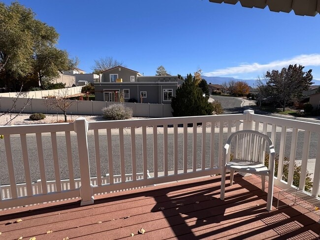 Building Photo - Fully Furnished 3Bed, 2Bath, 2Car Garage i...