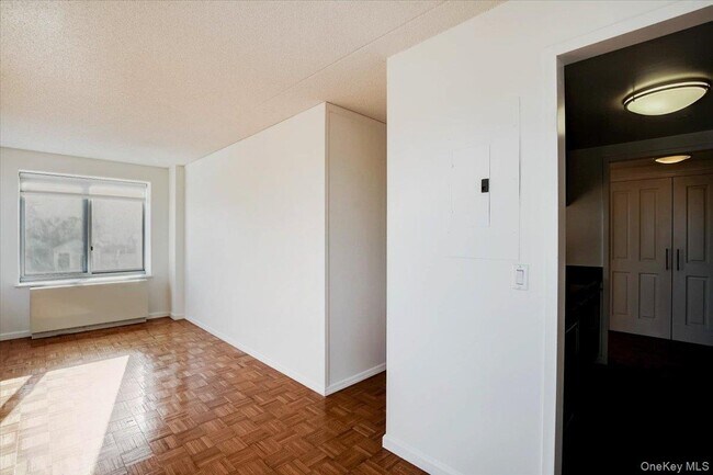 Building Photo - 300 W 135th St