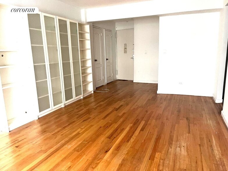 Building Photo - 200 E 28th St