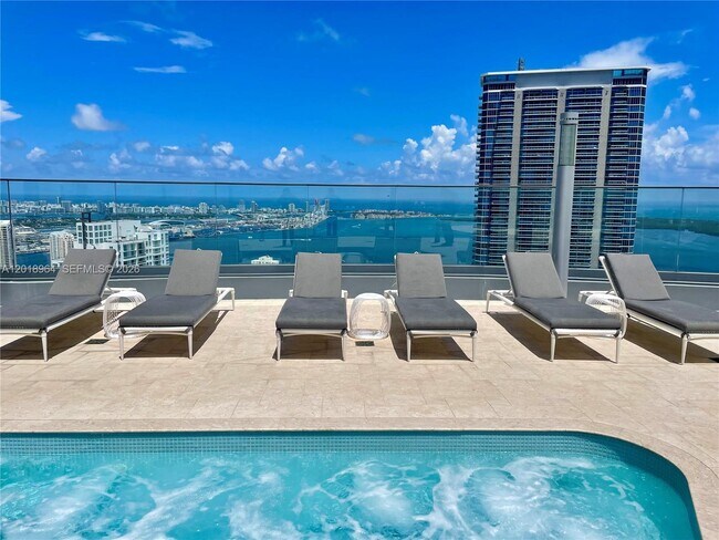 Building Photo - 1000 Brickell Plaza