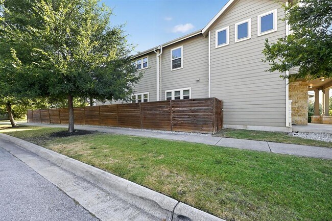 Building Photo - 5800 Baythorne Dr