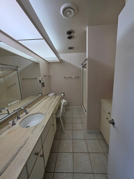 Building Photo - 16625 Roca Dr