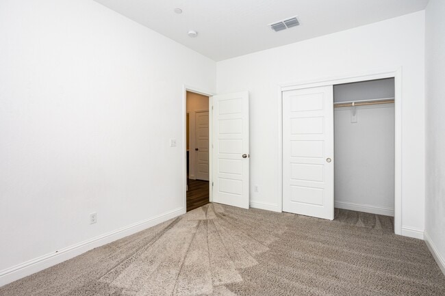 Building Photo - 3304 Trail River Ln