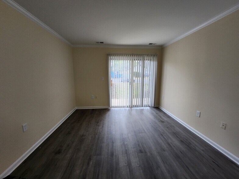Building Photo - 18336 Streamside Dr