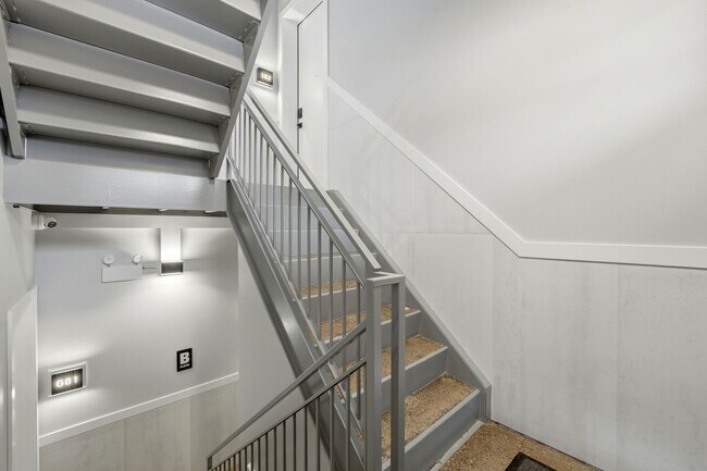 Building Photo - 2355 W Flournoy St