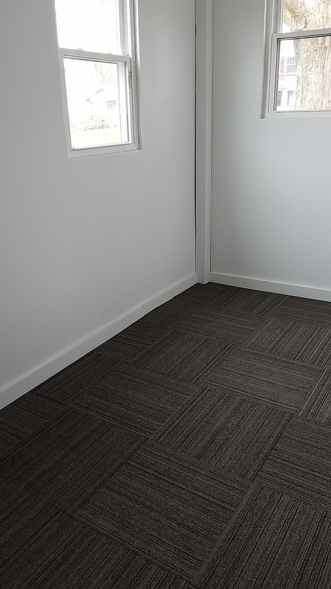 Building Photo - 22 Reba Ave