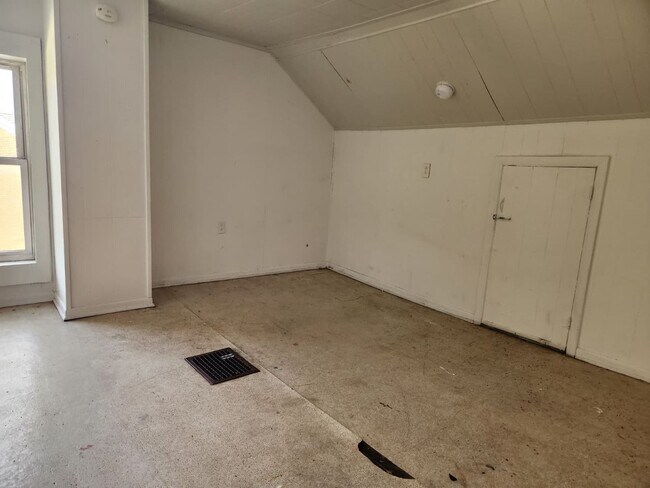 Building Photo - 413-415-415 N 6th Ave