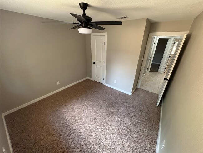 Building Photo - 2710 Vistaview Dr