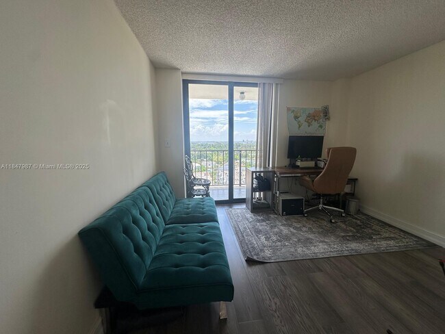 Building Photo - 2625 Collins Ave